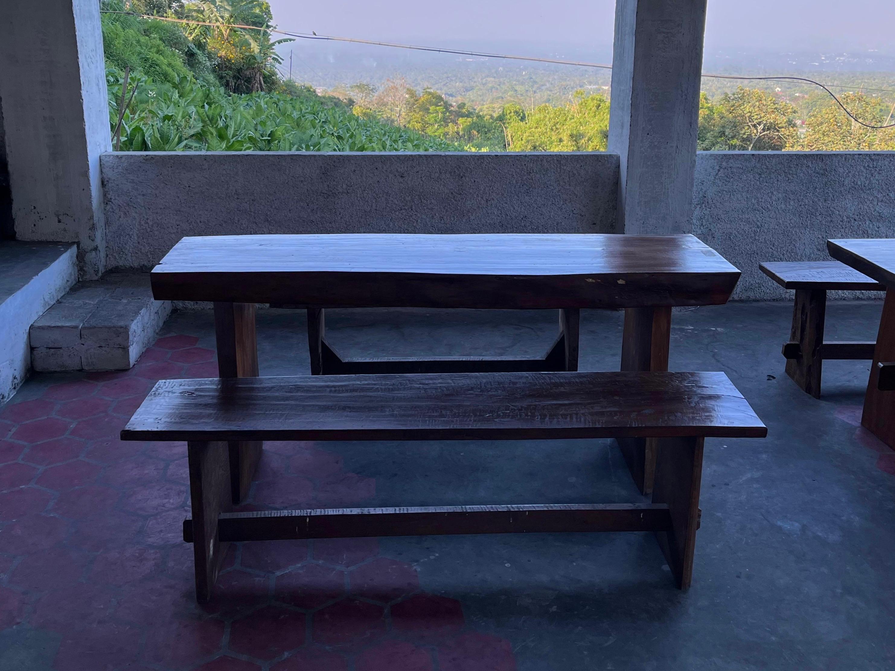 Meja M303
